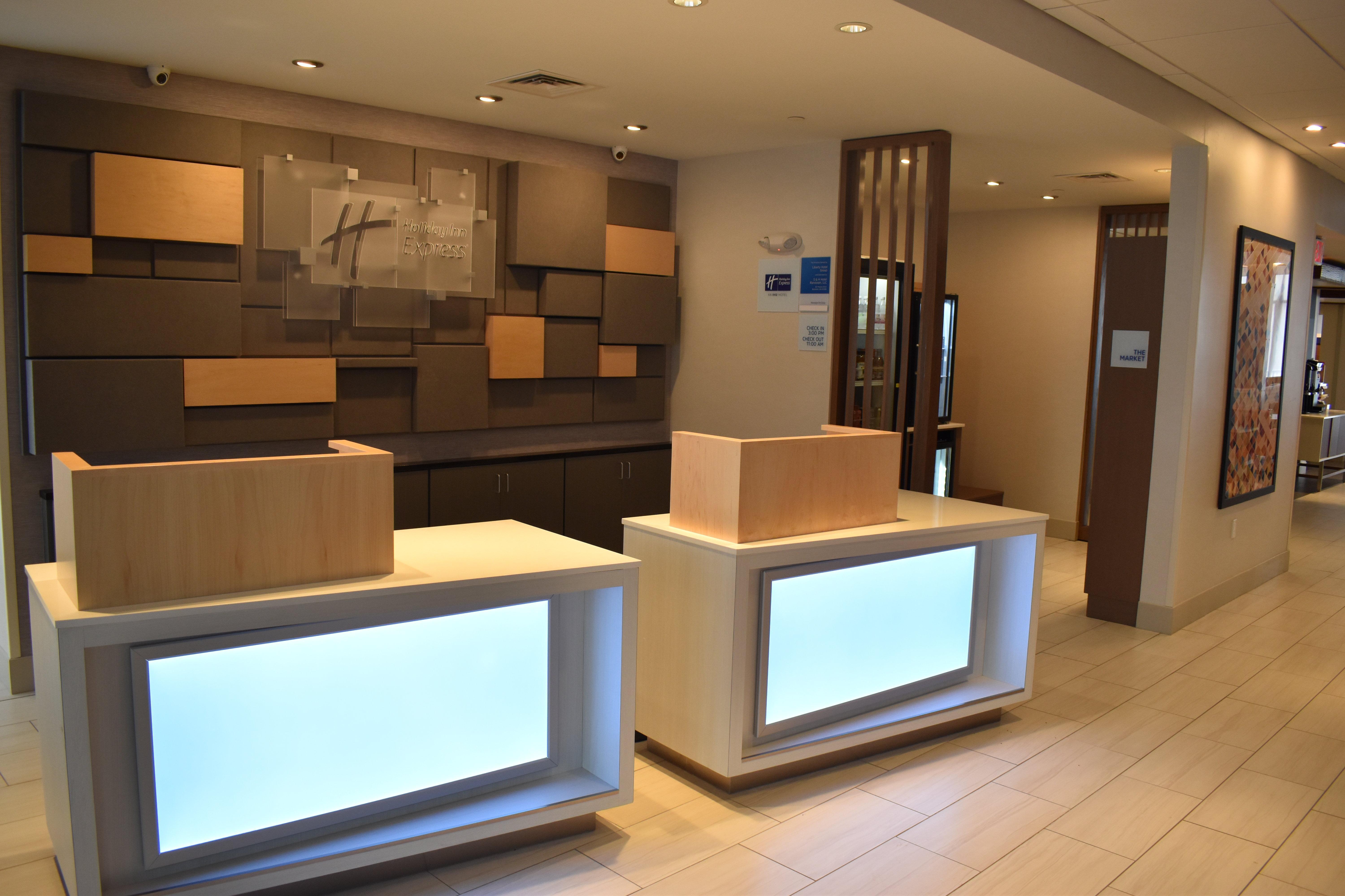 Holiday Inn Express & Suites - Boston South - Randolph By Ihg Екстериор снимка