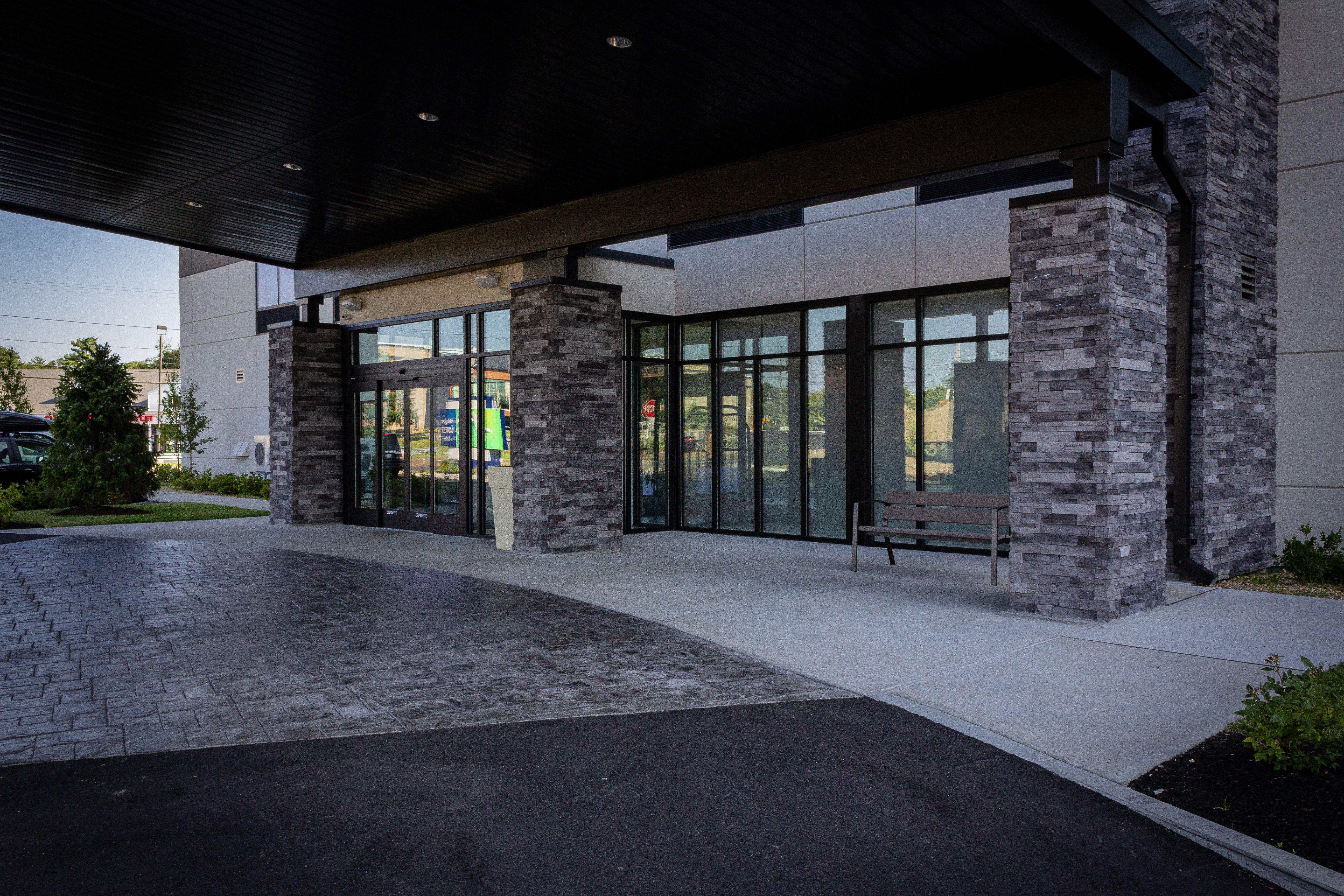 Holiday Inn Express & Suites - Boston South - Randolph By Ihg Екстериор снимка