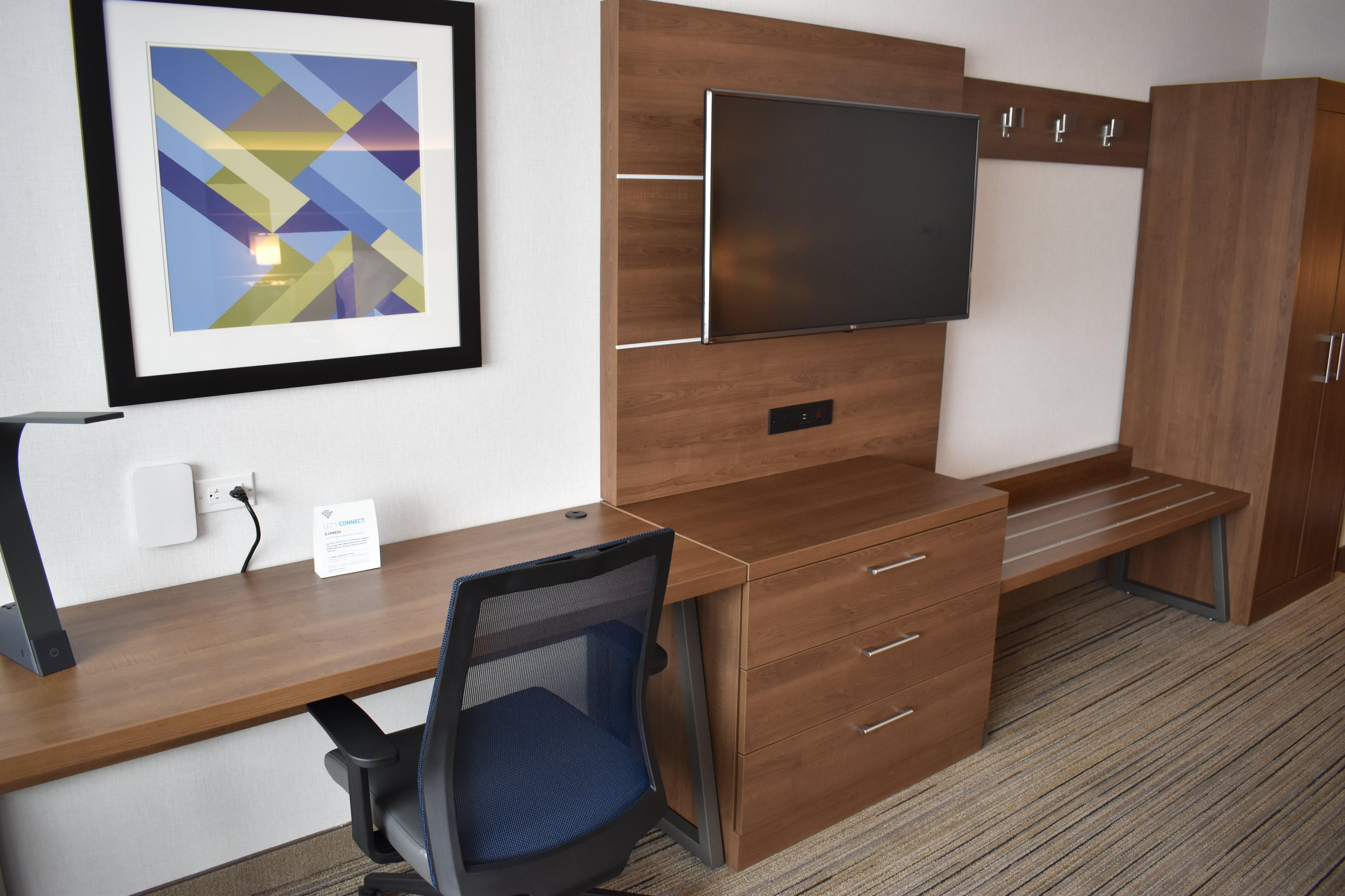 Holiday Inn Express & Suites - Boston South - Randolph By Ihg Екстериор снимка