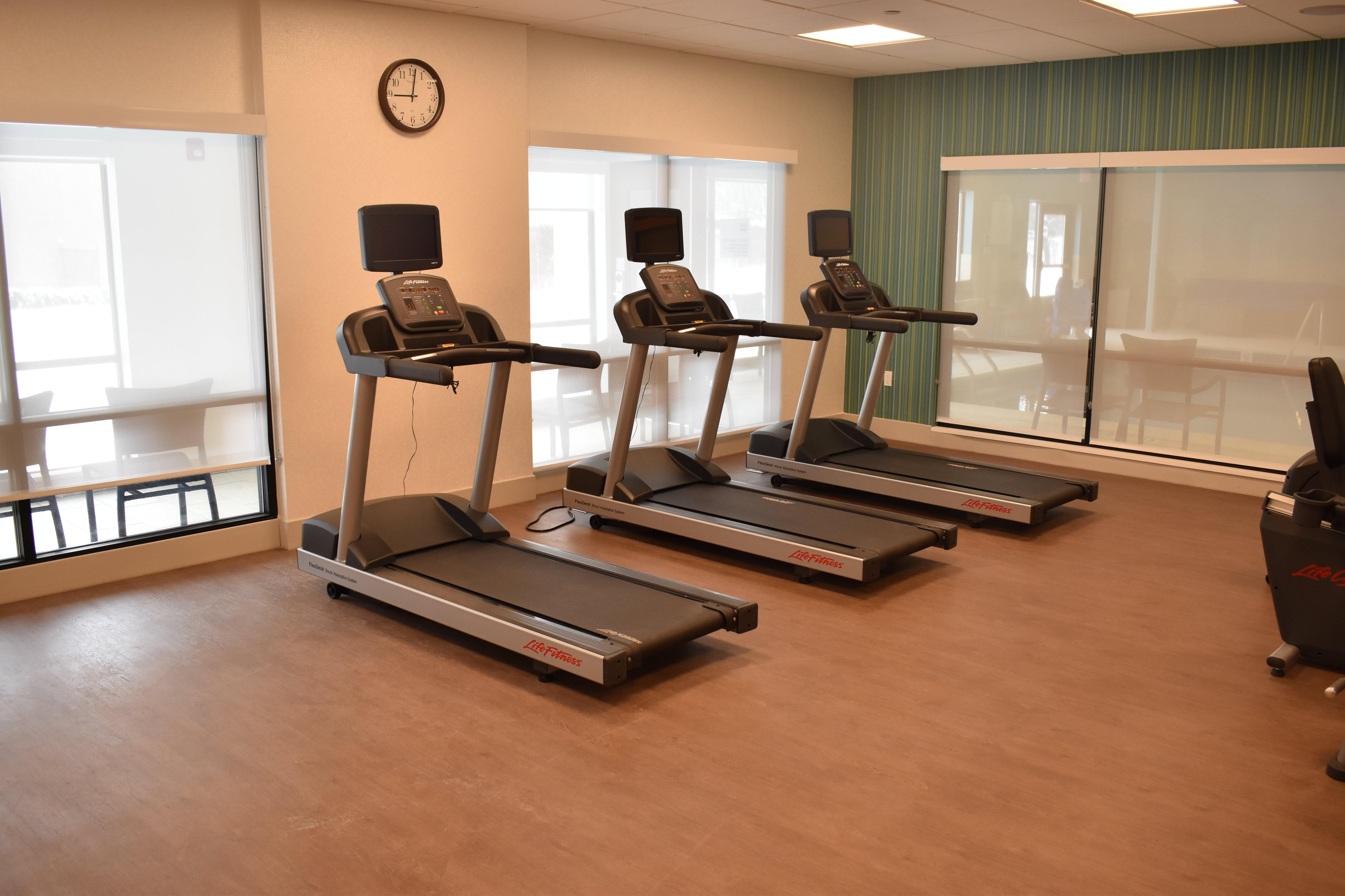 Holiday Inn Express & Suites - Boston South - Randolph By Ihg Екстериор снимка
