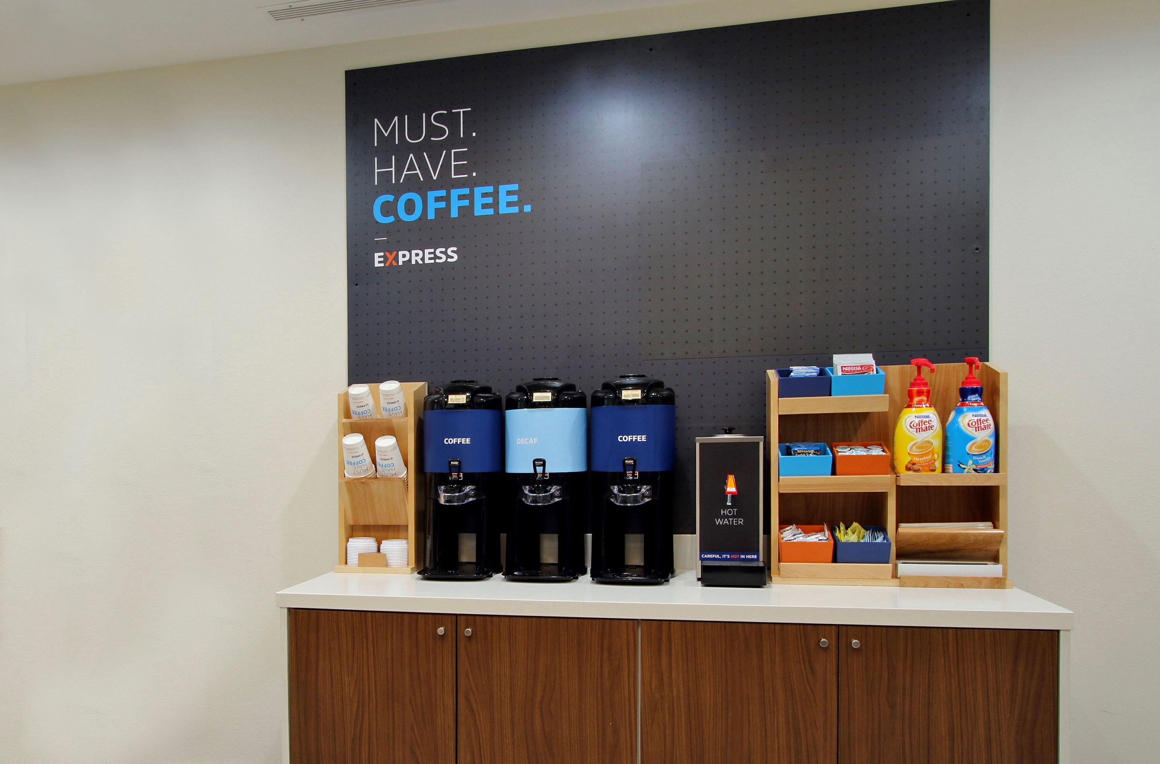 Holiday Inn Express & Suites - Boston South - Randolph By Ihg Екстериор снимка