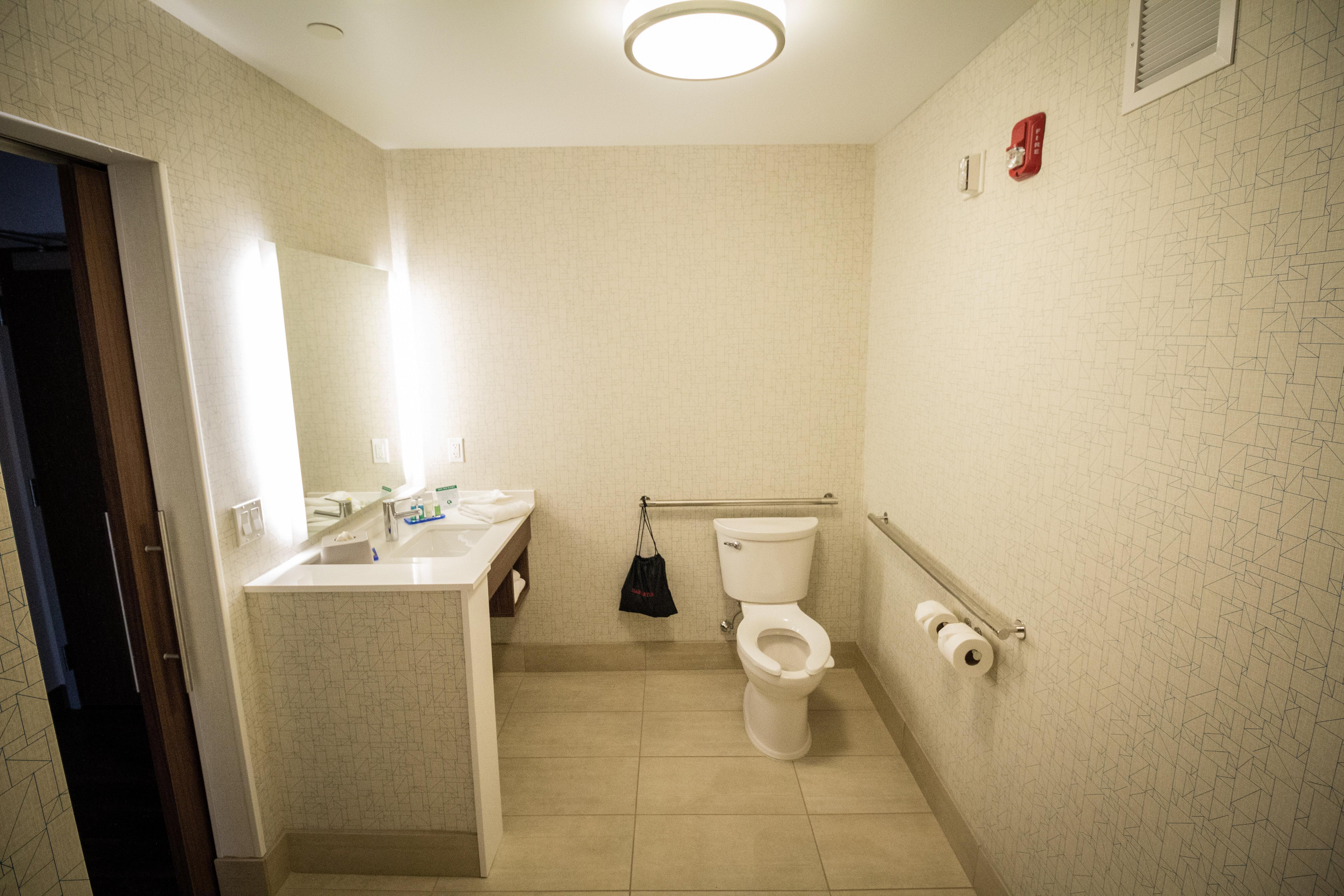 Holiday Inn Express & Suites - Boston South - Randolph By Ihg Екстериор снимка