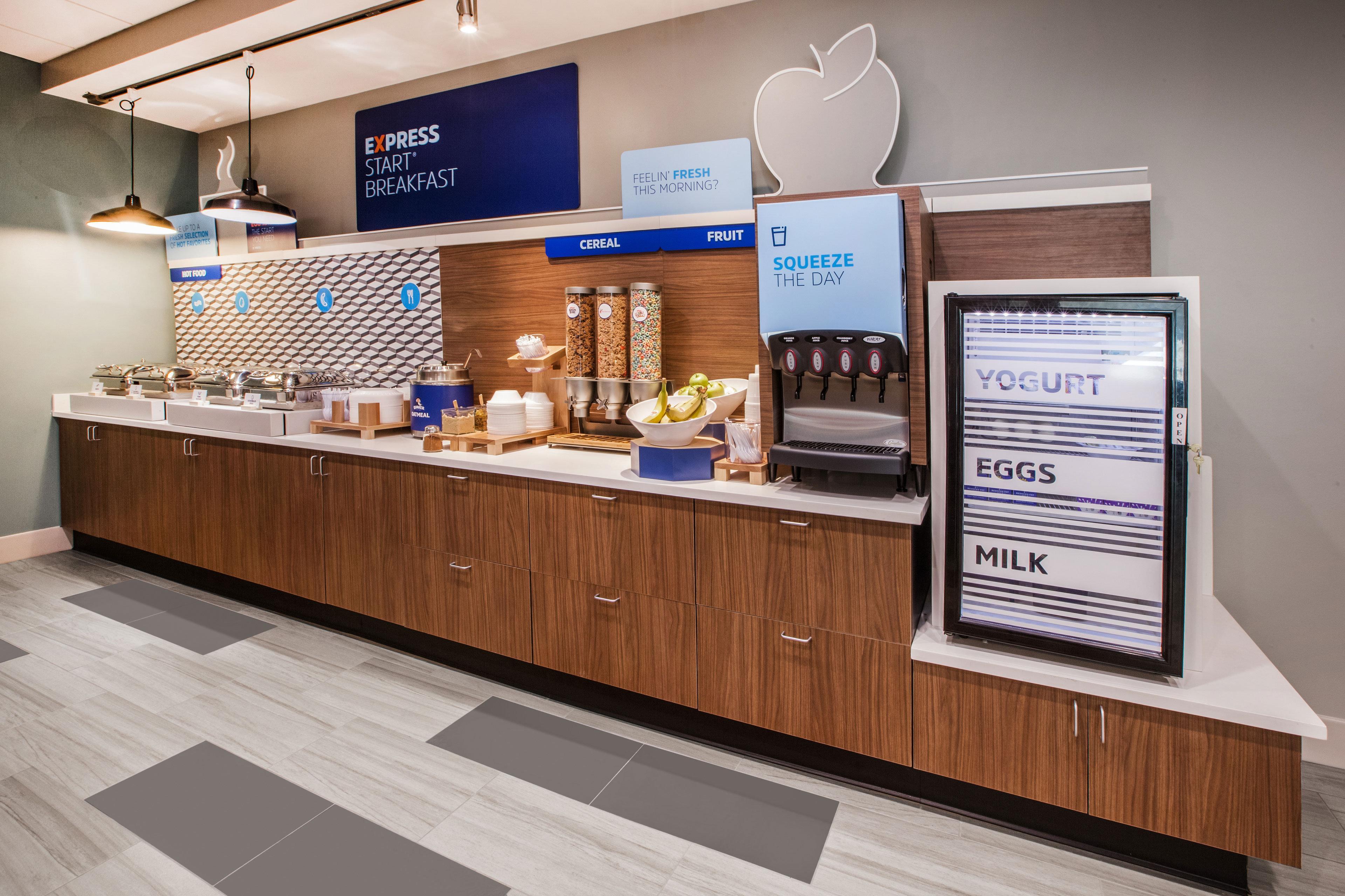 Holiday Inn Express & Suites - Boston South - Randolph By Ihg Екстериор снимка