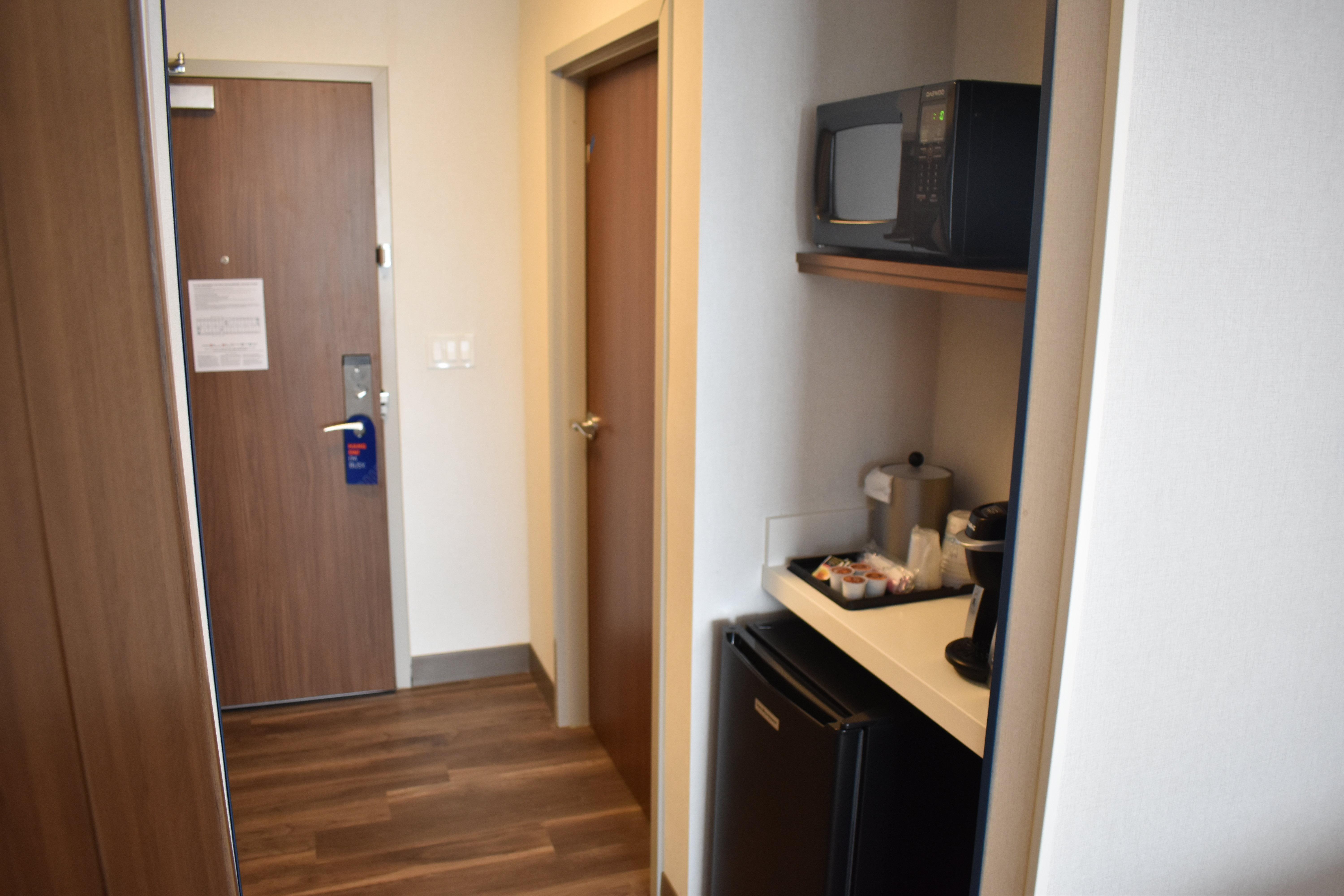 Holiday Inn Express & Suites - Boston South - Randolph By Ihg Екстериор снимка