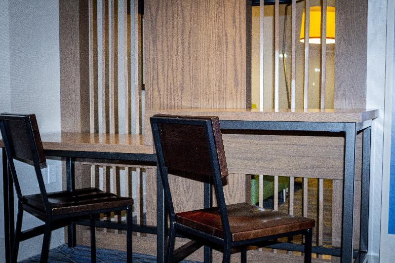 Holiday Inn Express & Suites - Boston South - Randolph By Ihg Екстериор снимка