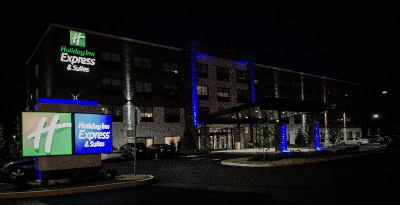 Holiday Inn Express & Suites - Boston South - Randolph By Ihg Екстериор снимка