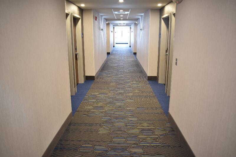 Holiday Inn Express & Suites - Boston South - Randolph By Ihg Екстериор снимка