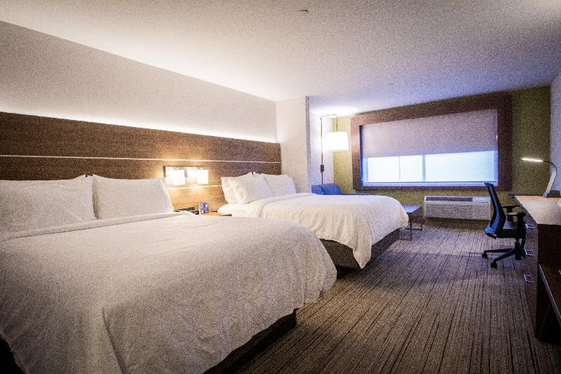 Holiday Inn Express & Suites - Boston South - Randolph By Ihg Екстериор снимка
